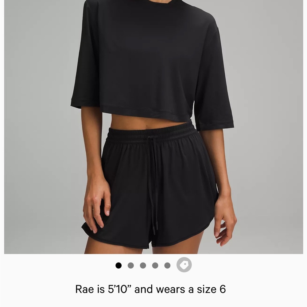 Lululemon Women's Black Crop Top Size 4 - NEW